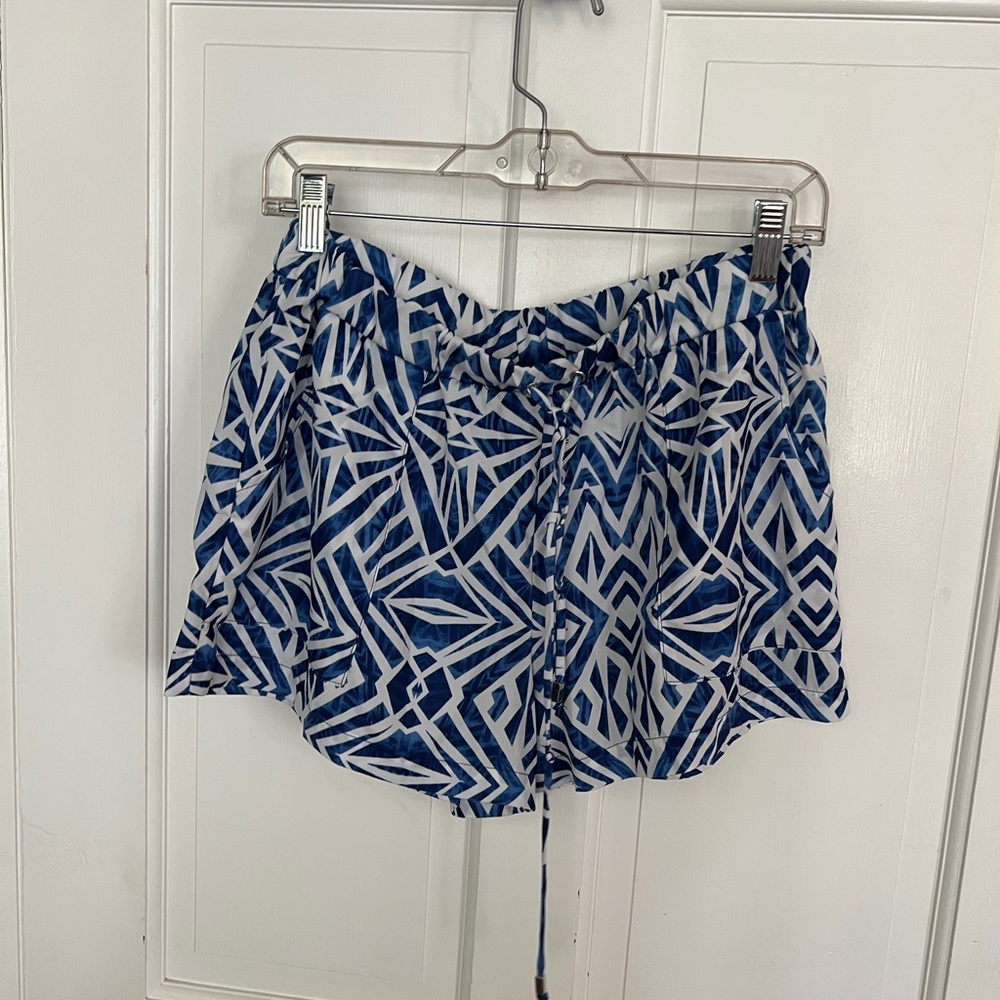 Geometric Blue and White Women's Shorts